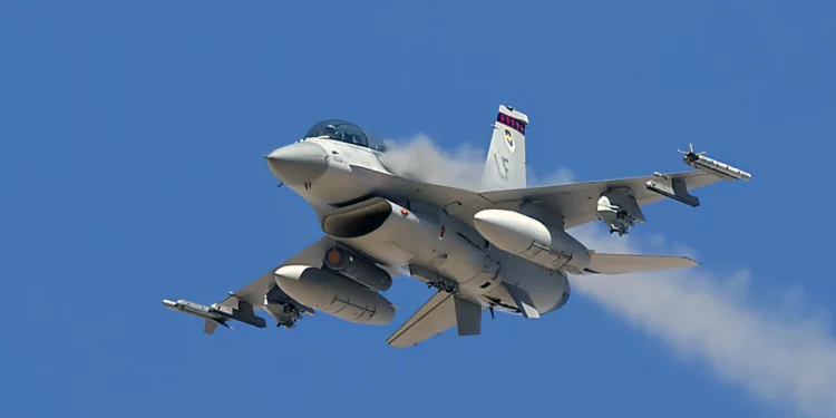 F-16 equipado con cañón del A-10 Warthog