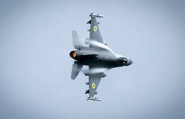 F-16 equipados para guerra electrónica llegan a Ucrania