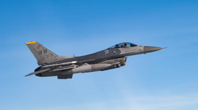 ¿Por qué los F-16 búlgaros son más caros que los F-35 rumanos?