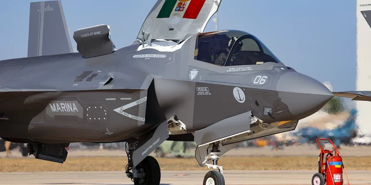 Italia certifica al F-35B para despliegues desde portaaviones