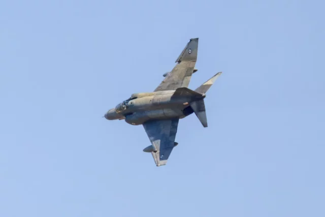 Avión F-4 Phantom II de Irán se estrella en Hamedan