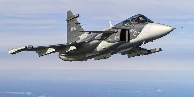 SAAB promete producir hasta 25 cazas Gripen-E para la India