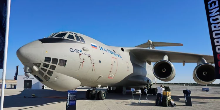 Avión ruso IL-76TD sospechoso de transportar armas aterriza en Irán