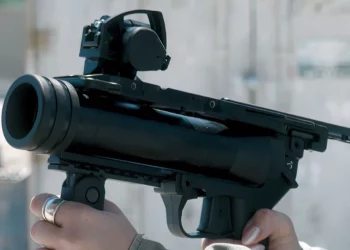 Israel presenta nuevo lanzagranadas M320: más ligero y preciso