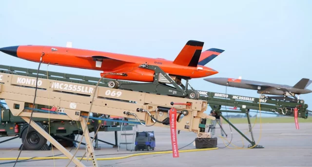 Hivemind de Shield AI demuestra control de múltiples drones