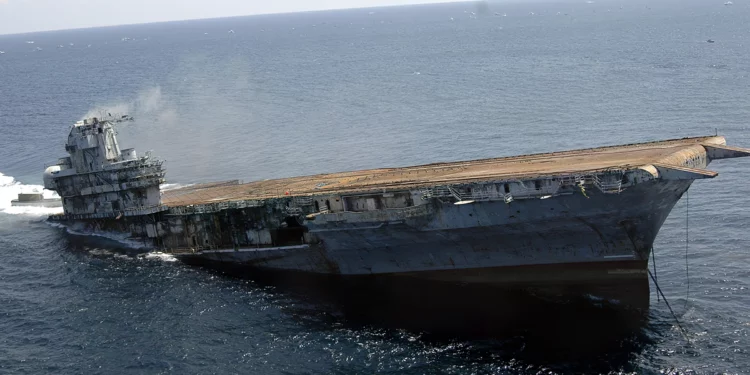 De portaaviones a arrecife: el destino del USS Oriskany