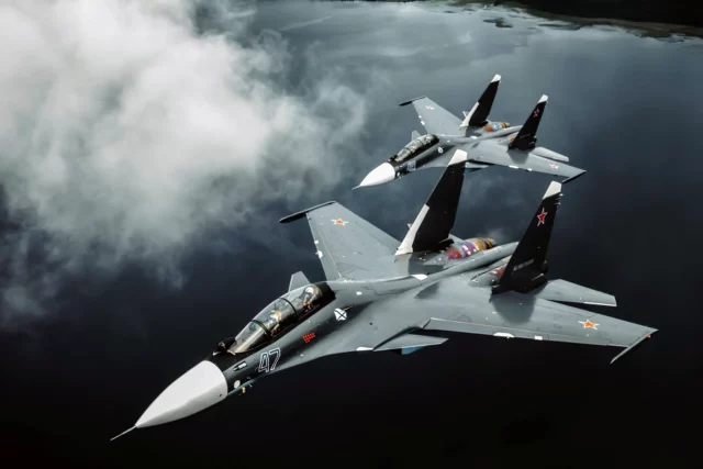 Un par de Su-30 rusos no responden a llamadas de radio de la OTAN