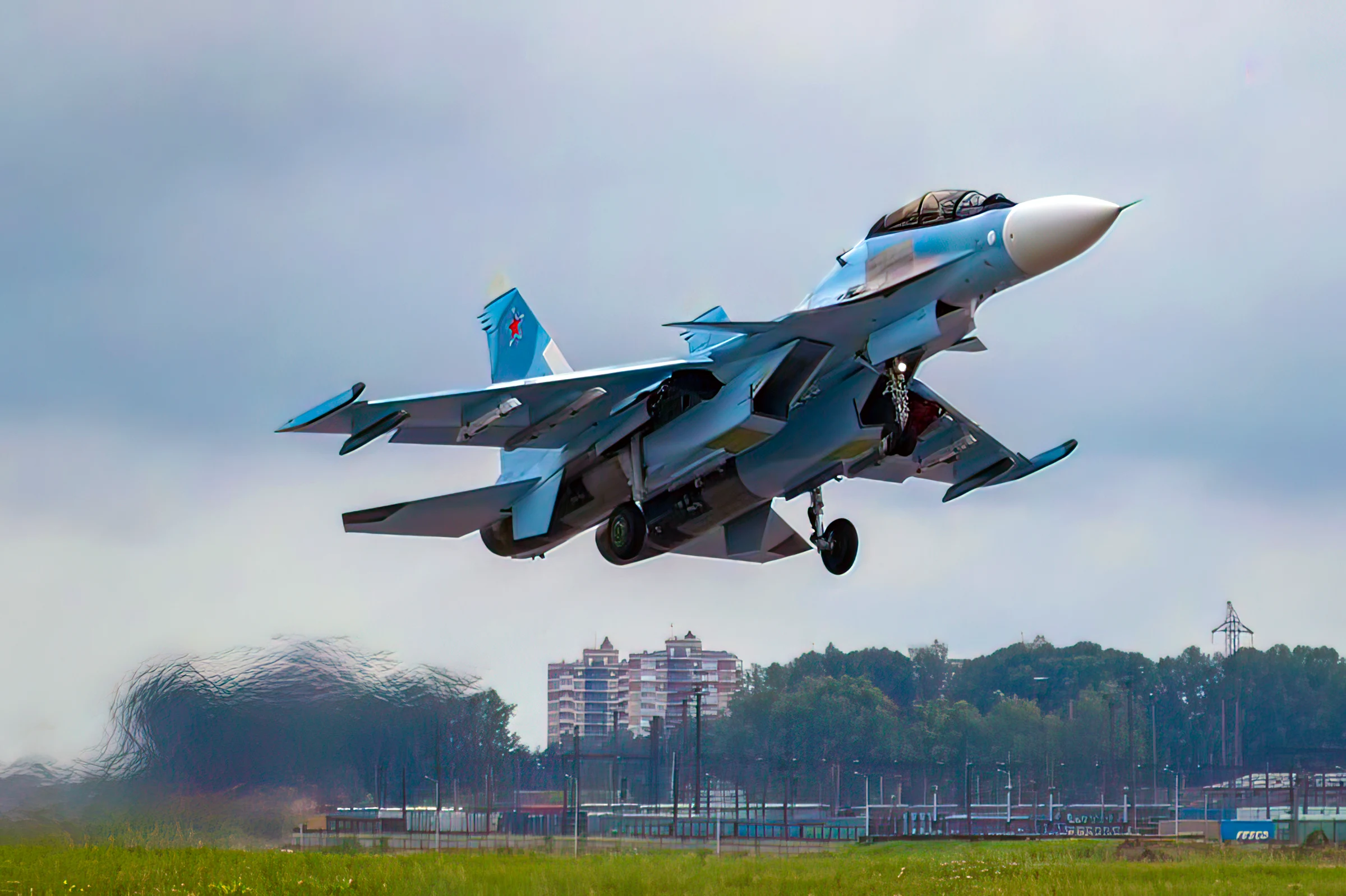 Rusia entrega dos cazas Su-30SM2 modernizados al Ministerio de Defensa