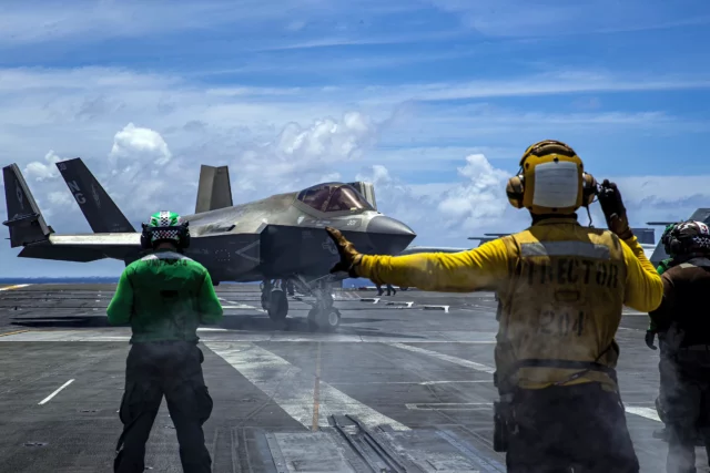 Portaaviones USS Lincoln estrena simuladores de combate