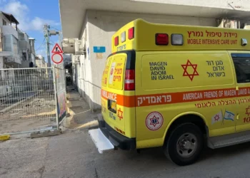 Imagen: Una ambulancia de Magen David Adom se ve en el barrio Hatikvah de Tel Aviv, el 19 de marzo de 2024. (Magen David Adom)