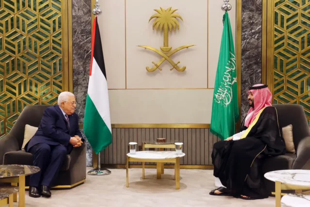 Abbas visitará Arabia Saudita para conversar con bin Salman