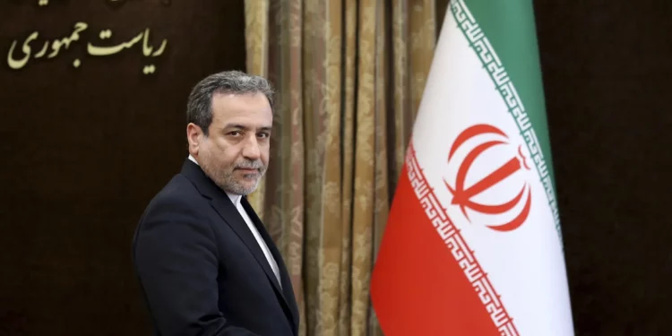 El viceministro de Asuntos Exteriores iraní, Abbas Araghchi, asiste a una conferencia de prensa en Teherán, Irán, el domingo 7 de julio de 2019. (Foto AP/Ebrahim Noroozi)