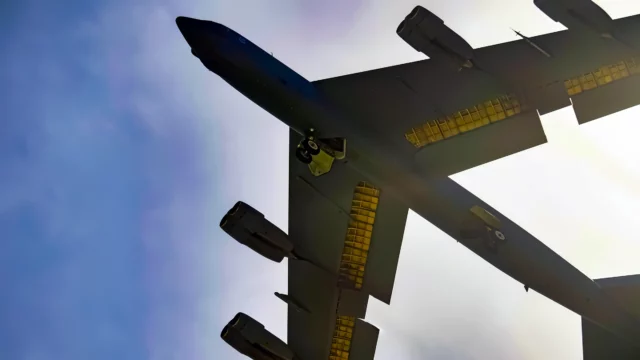 La modernización del B-52J busca extender su vida operativa