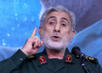 El comandante de la Fuerza Quds del Cuerpo de la Guardia Revolucionaria Islámica, Esmail Qaani, habla durante una ceremonia conmemorativa que marca el aniversario del asesinato en 2020 del general de la Guardia Qasem Soleimani en la capital, Teherán, el 3 de enero de 2024. (ATTA KENARE / AFP)