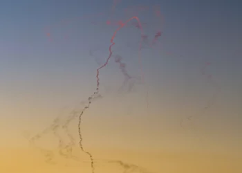 Hezbolá lanza drones explosivos desde el Líbano e Israel responde