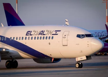 Ilustrativo: Un avión de El Al llega desde Francia al aeropuerto Ben Gurion, cerca de Tel Aviv, el 1 de agosto de 2024. (Tomer Neuberg / Flash90)