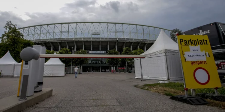 Vista exterior del estadio Ernst Happel en Viena el jueves 8 de agosto de 2024 (Foto AP/Heinz-Peter Bader)