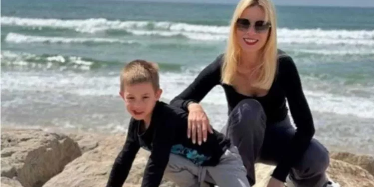 Fotografía sin fecha de Sigal Yana Itzkovich con su hijo. (Cortesía; utilizada de conformidad con la cláusula 27a de la Ley de Derechos de Autor)