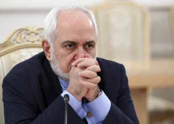 El entonces ministro de Asuntos Exteriores iraní, Mohammad Javad Zarif, asiste a unas conversaciones en Moscú, Rusia, el 26 de enero de 2021. (Servicio de prensa del Ministerio de Asuntos Exteriores de Rusia vía AP)