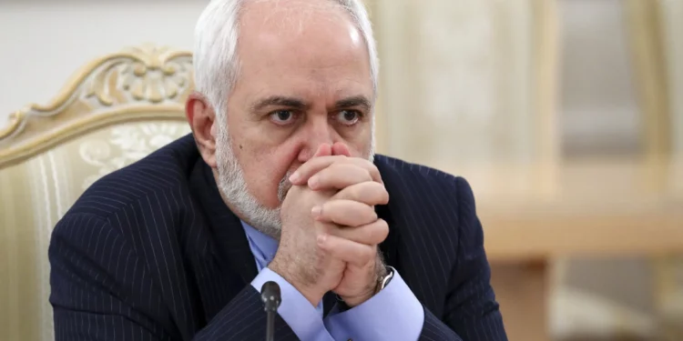 El entonces ministro de Asuntos Exteriores iraní, Mohammad Javad Zarif, asiste a unas conversaciones en Moscú, Rusia, el 26 de enero de 2021. (Servicio de prensa del Ministerio de Asuntos Exteriores de Rusia vía AP)