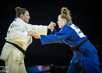 La judoka israelí Raz Hershko derrota a su oponente Marit Kamps de los Países Bajos en los octavos de final de la categoría femenina de más de 78 kg en los Juegos Olímpicos de París 2024, avanzando a los cuartos de final.

Hershko, segunda en el ranking mundial, avanzó directamente a los octavos de final debido a su clasificación, y luego se enfrentará a la serbia Milica Žabić o a la cubana Idalys Ortiz.