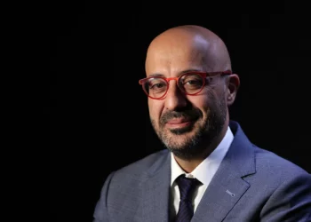 El ministro de Medio Ambiente libanés, Nasser Yassin, durante una entrevista con AFP en Beirut el 23 de noviembre de 2021. (JOSEPH EID / AFP)