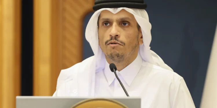 El primer ministro y ministro de Asuntos Exteriores de Qatar, el jeque Mohammed Bin Abdulrahman al-Thani, habla en una conferencia de prensa conjunta con el secretario de Estado de Estados Unidos en Doha, Qatar, el miércoles 12 de junio de 2024. (Ibraheem Al Omari/Pool vía AP)