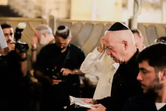 Fieles conmemoran Tisha B’Av con estrictas medidas de seguridad en Jerusalén