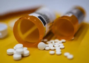 Ilustrativo: Se observan tabletas del analgésico opioide oxicodona en Washington, DC (Eric BARADAT / AFP)
