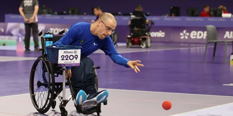 Nadav Levi de Israel compite en boccia en los Juegos Paralímpicos de París 2024 el 29 de agosto de 2024. (Keren Isaacson)