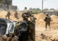 Tropas de la Séptima Brigada Blindada operan en las afueras de Deir al-Balah, en el centro de la Franja de Gaza, en una imagen publicada el 24 de agosto de 2024. (Fuerzas de Defensa de Israel)