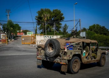 La entrada a Ya'ara, en Galilea occidental, donde un soldado murió y varios más resultaron heridos en un ataque con aviones no tripulados de Hezbolá, el 19 de agosto de 2024. (Ayal Margolin/Flash90)