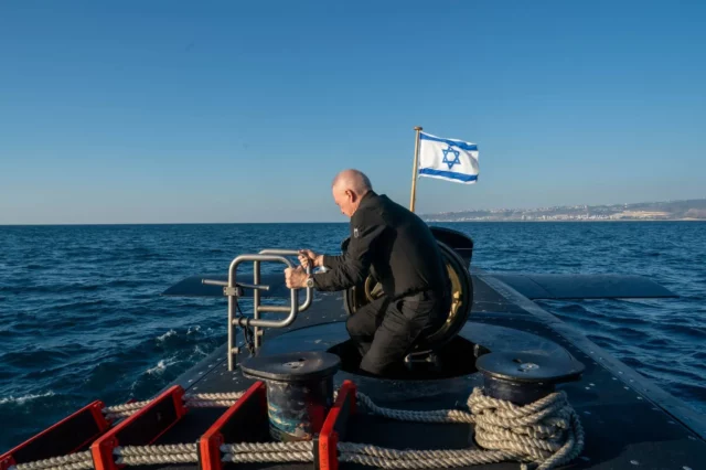 Gallant destaca las capacidades secretas de la flotilla de submarinos israelí