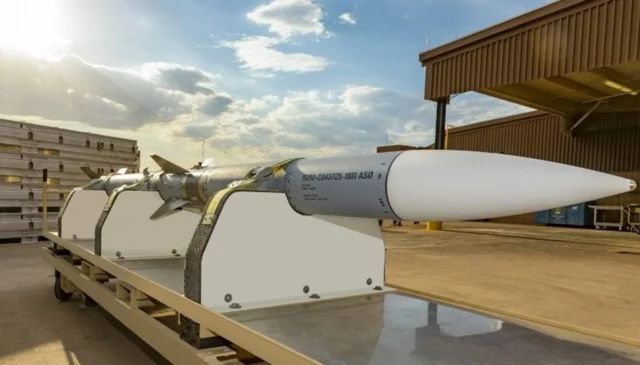 Raytheon suministrará misiles AMRAAM a 12 países por 1.100 M$