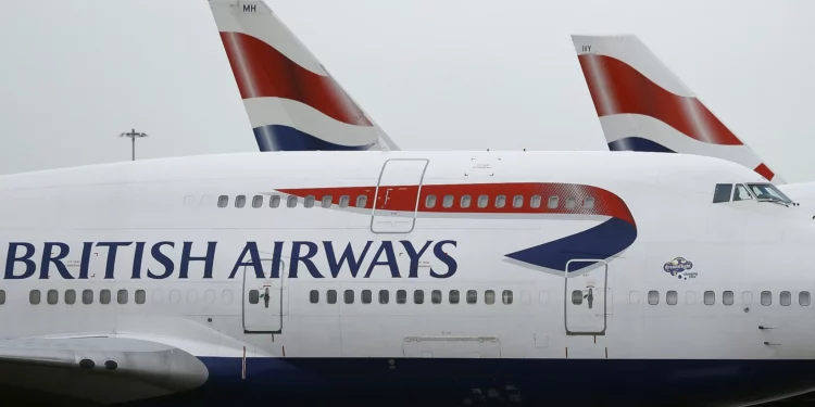 Aviones de British Airways estacionados en el aeropuerto de Heathrow en Londres el 10 de enero de 2017 (Foto AP/Frank Augstein, Archivo)