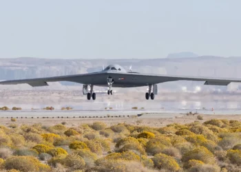 EE. UU. publica primer video del B-21 Raider en pleno vuelo