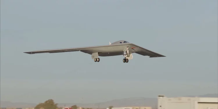 EE. UU. publica primer video del B-21 Raider en pleno vuelo