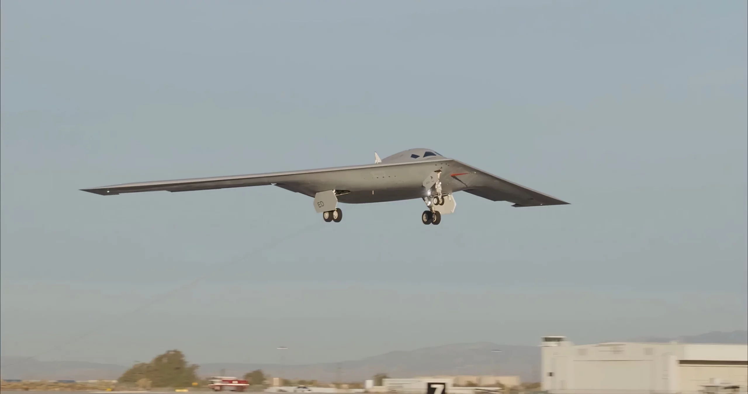 EE. UU. publica primer video del B-21 Raider en pleno vuelo