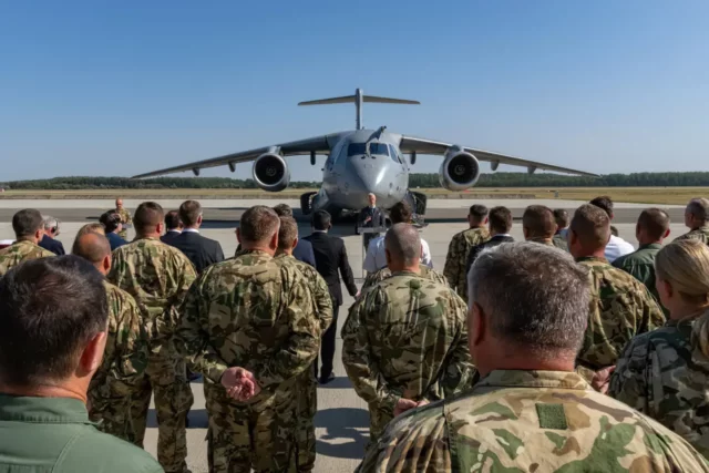 Embraer entrega primer C-390 con unidad de UCI a Hungría