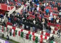 Aficionados italianos dan la espalda al himno nacional de Israel durante partido de fútbol en Hungría