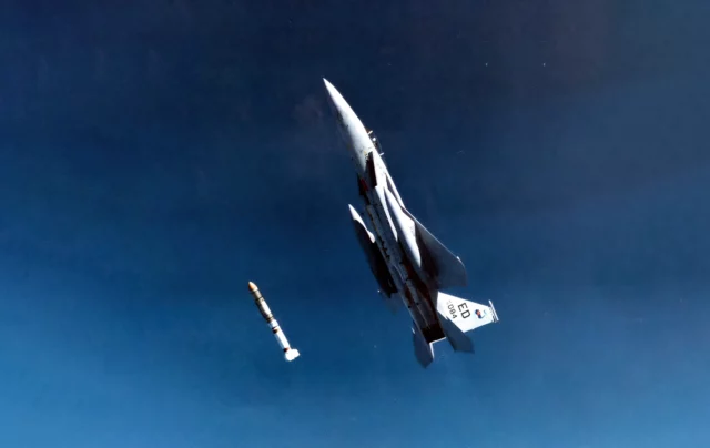 Cuando un F-15 de la Fuerza Aérea de EE. UU. derribó un satélite