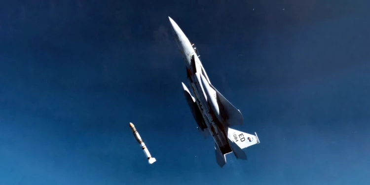 Cuando un F-15 de la Fuerza Aérea de EE. UU. derribó un satélite