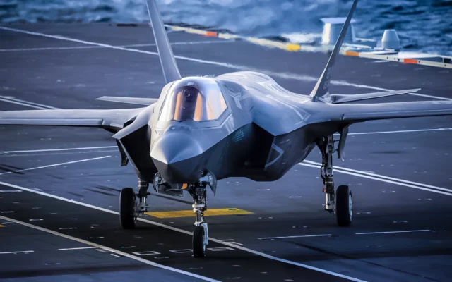 La Marina Real y la RAF preparan despliegue global del F-35B