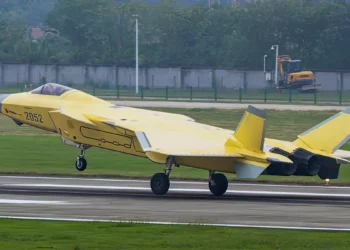 J-20: El rival chino del F-22 aparece con motores avanzados