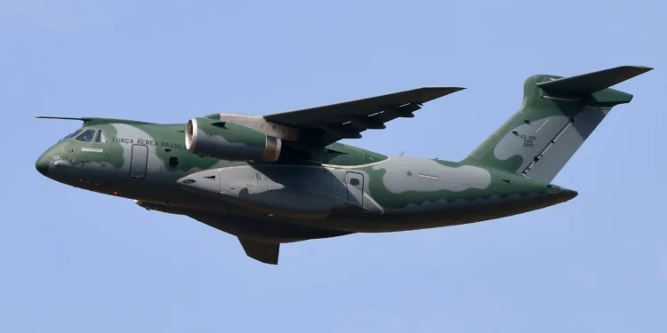 Fuerza Aérea Brasileña despliega por primera vez el KC-390 Millennium