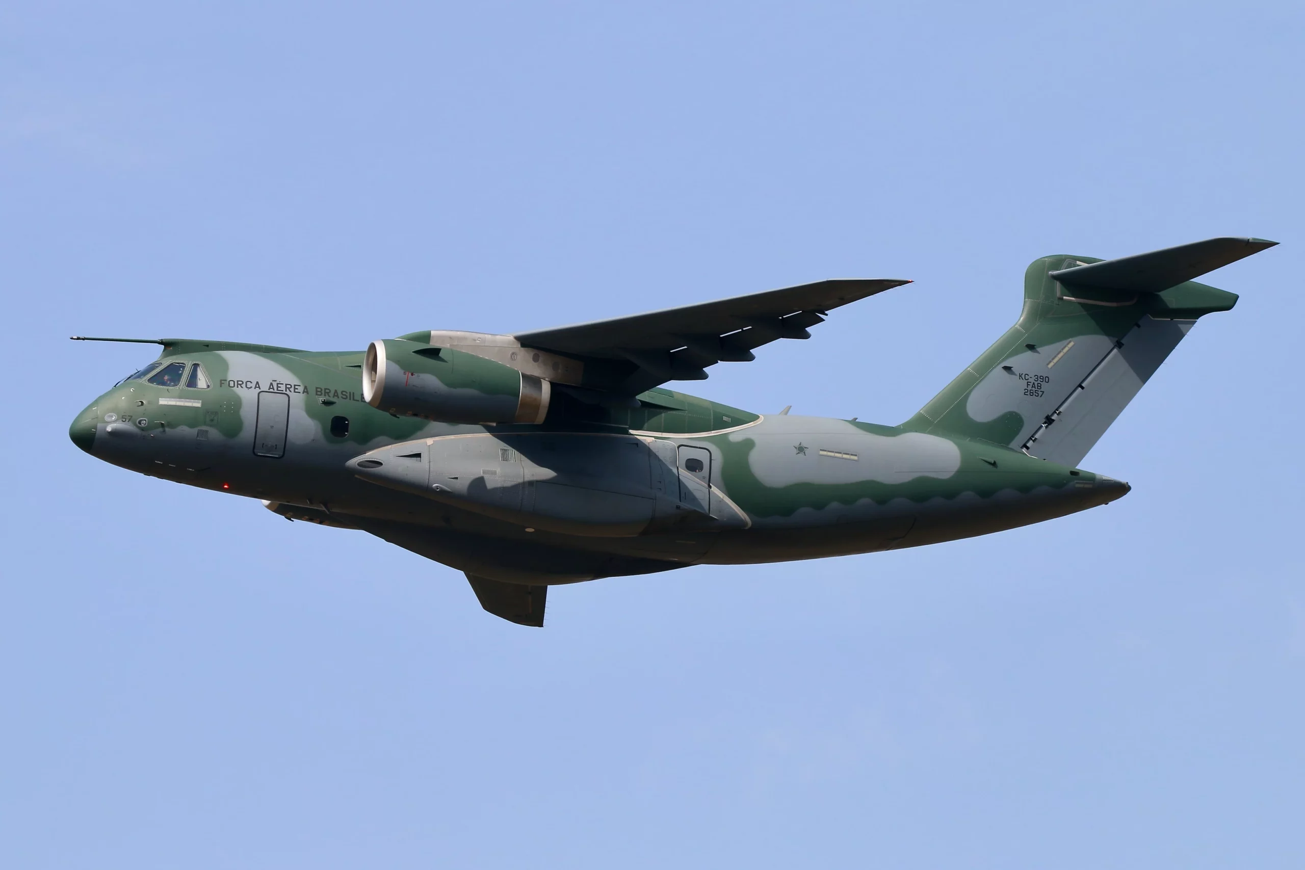 Fuerza Aérea Brasileña despliega por primera vez el KC-390 Millennium