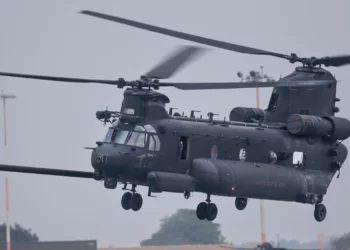 Helicópteros MH-47 de los Night Stalkers pisan suelo británico