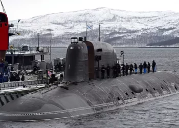 Submarino ruso “Emperador Alexander III” completa misión bajo hielo Ártico