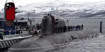 Submarino ruso “Emperador Alexander III” completa misión bajo hielo Ártico