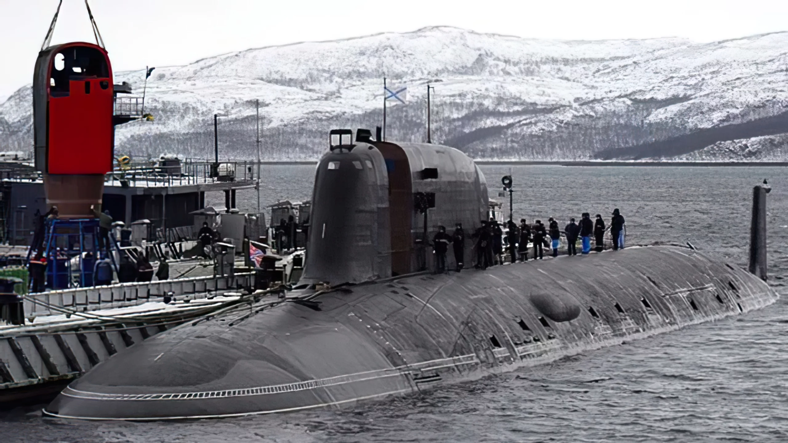 Submarino ruso “Emperador Alexander III” completa misión bajo hielo Ártico